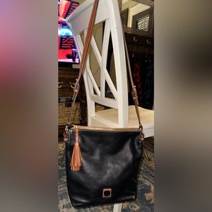 Dooney & Bourke Black Leather Crossbody Dixon Medium EUC